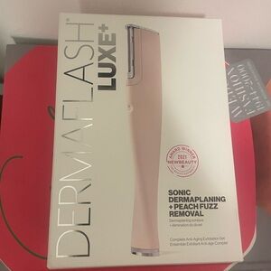 Dermaflash Luxe+ Sonic Dermaplaning & Peach Fuzz Removal Set Brand New